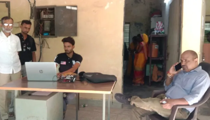 गोरखपुर: भवन निर्माण से जुड़े श्रमिक कैंप में बनवाएं निःशुल्क आयुष्मान कार्ड