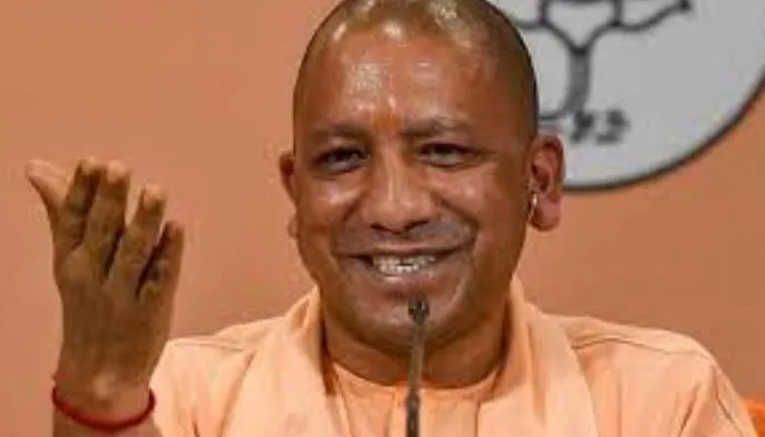 योगी सरकार का बड़ा तोहफा, उत्तराखंड की तर्ज पर यूपी में भी पत्रकारों को मिलेगी पेंशन