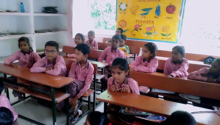 अयोध्या: 1.5 लाख विद्यार्थियों के लिए पहुंचीं सिर्फ 65 हजार किताबें, कैसे देंगे तिमाही परीक्षा