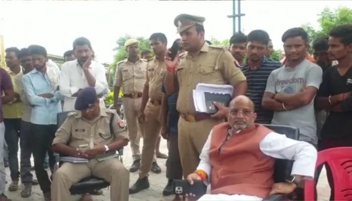 बहराइच: भाजपा विधायक के पेट्रोल पंप पर बदमाशों ने की फायरिंग, वारदात सीसीटीवी में कैद