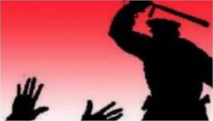बलिया : थाने पहुंचे फरियादी को सिपाहियों ने बुरी तरह से पीटा