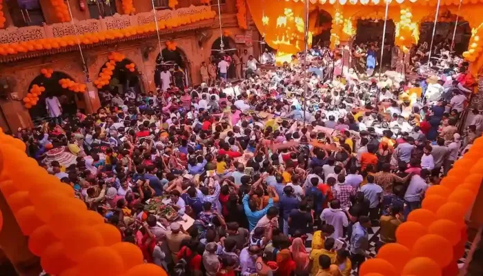 लखनऊ: मथुरा के बांके बिहारी मंदिर में भगदड़ की घटना की जांच के लिए कमेटी गठित