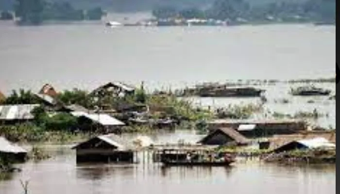 उत्तर प्रदेश के 18 जिले हुए बाढ़ से प्रभावित, खतरे के निशान से ऊपर बह रही गंगा