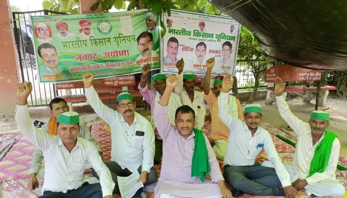 अयोध्या: समस्याओं को लेकर 14वें दिन भी जारी रहा भाकियू का धरना