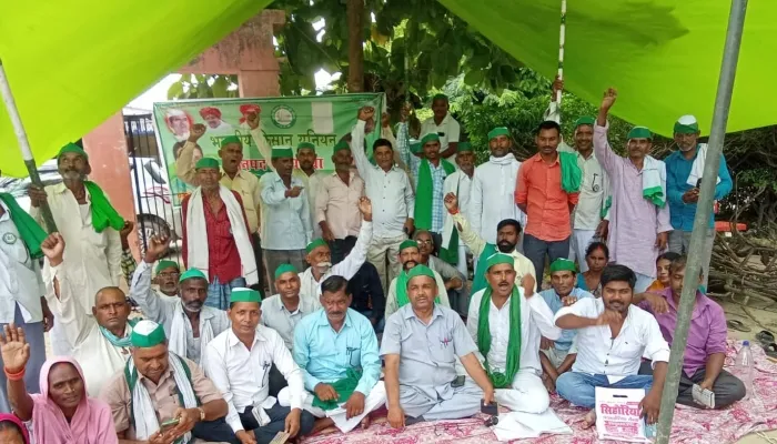 अयोध्या: विभिन्न मुद्दों को लेकर भाकियू का अनिश्चितकालीन धरना जारी, प्रधानमंत्री के नाम सौंपा ज्ञापन