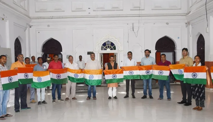 अयोध्या: साफ-सफाई में हुई ढिलाई तो होगी कार्रवाई, अधिकारियों और कर्मचारियों को महापौर का निर्देश