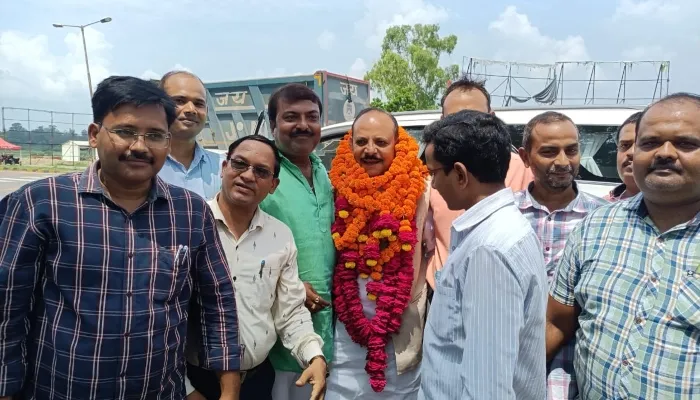 उन्नाव: उत्तर प्रदेश माध्यमिक शिक्षक संघ के प्रदेश अध्यक्ष का हुआ भव्य स्वागत