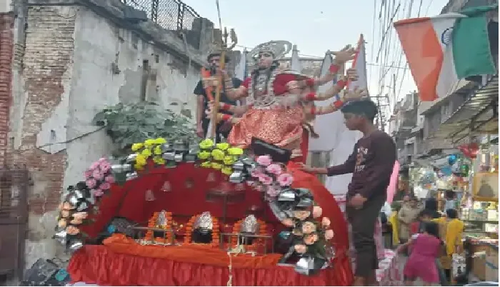 मेरठ : 21 सवारियों संग निकली द्वारकाधीश की शोभायात्रा