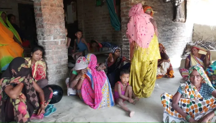 अयोध्या: पेड़ से लटका मिला युवक का शव, जांच में जुटी पुलिस