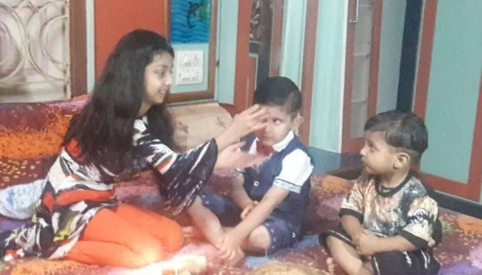 अयोध्या: बहना ने भाई की कलाई पर प्यार बांधा, हर्षोल्लास के साथ मनाया रक्षाबंधन पर्व