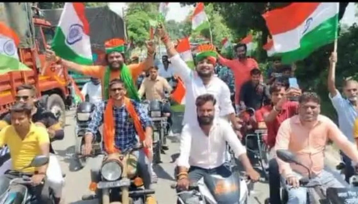 बाराबंकी: भाजपा युवा मोर्चा के अध्यक्ष की अध्यक्षता में निकाली गई विशाल तिरंगा यात्रा