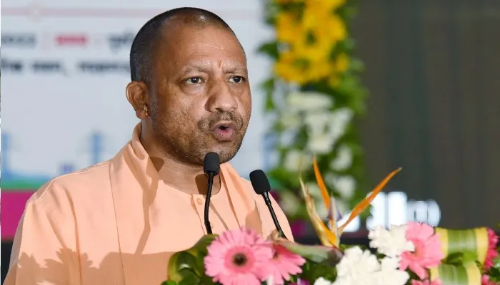 सड़क दुर्घटना को कम करने के लिए योगी सरकार ने चलाया जागरूकता अभियान, विभागों को दिए निर्देश