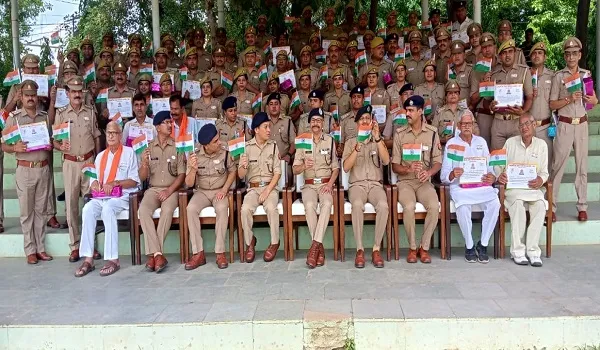 मुरादाबाद : पुलिस के 75 कर्मयोगियों को एडीजी ने किया सम्मानित, तालियों की गड़गड़ाहट से गूंजा पुलिस लाइन सभागार