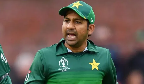 IND vs PAK : ‘ना रन बनाते हैं और ना ही कैच पकड़ते’, महिला पत्रकार पर भड़के पूर्व कप्तान सरफराज अहमद