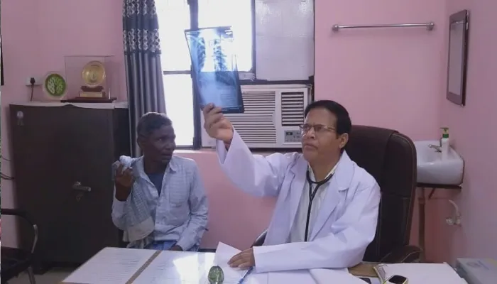 रायबरेली: उपमुख्यमंत्री की नसीहत के बाद सीएमओ ने सीएचसी पहुंचकर देंखे मरीज