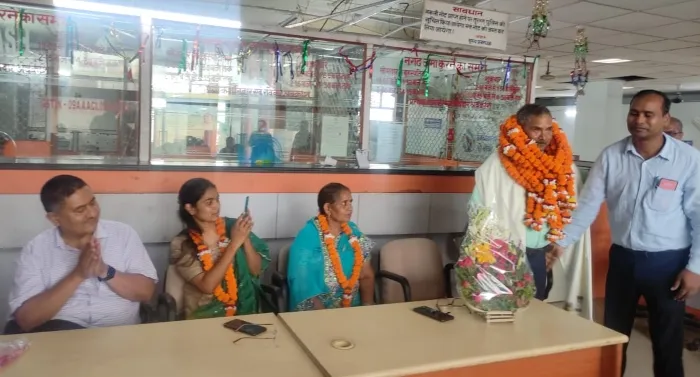 अयोध्या: सेवानिवृत्त कर्मी को दी गई भावभीनी विदाई, अंगवस्त्र भेंट कर किया गया सम्मानित