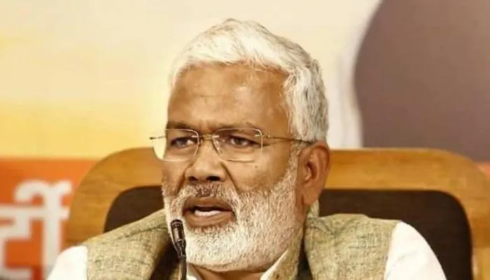 स्वतंत्र देव सिंह ने विधान परिषद के नेता पद से दिया इस्तीफा, नेता सदन बने केशव प्रसाद मौर्य