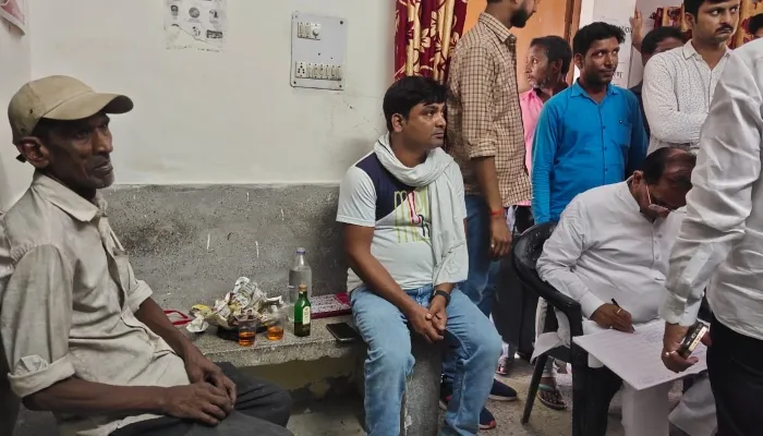 सुल्तानपुर: विधायक के निरीक्षण में पीएचसी ढेमा पर शराब पीते मिले स्वास्थ्य कर्मी