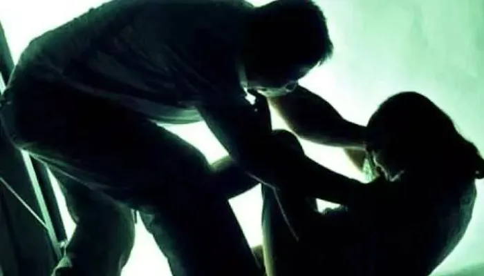 हरदोई: पहचान छिपा कर युवक ने की छात्रा से दोस्ती, बनाया हवस का शिकार