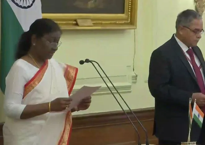 सुरेश एन पटेल को राष्ट्रपति द्रौपदी मुर्मू ने दिलाई CVC के तौर पर शपथ