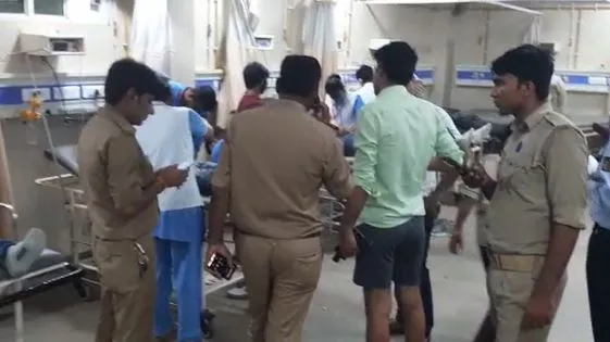 मुरादाबाद: एसओजी टीम की गाड़ी का एक्सीडेंट, 8 पुलिसकर्मी घायल, अस्पताल में भर्ती