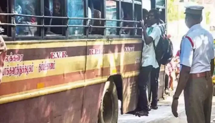 बस में महिलाओं को घूरा या सीटी बजाई तो हो जाएंगे गिरफ्तार, जानें कानून में नया बदलाव