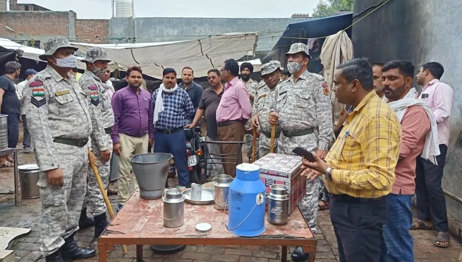 बरेली: स्वच्छता अभियान को लग रहा पलीता, सड़कों पर फेंक रहे कूड़ा, नगर निगम ने सिखाया सबक