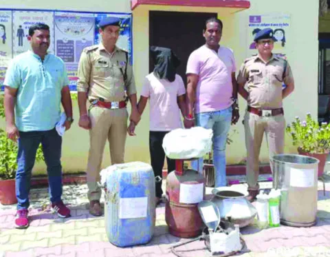 हरिद्वार: शराब कांड में भाजपा नेता गिरफ्तार, पत्नी और भाई फरार