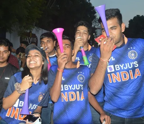 Road Safety World Series: ग्रीनपार्क की जमीन पर उतरे क्रिकेट के सितारे, सचिन 16 तो नमन 21 पर आउट