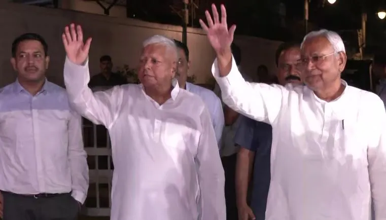 लालू यादव और नीतीश कुमार ने की सोनिया गांधी से मुलाकात, बोले- भाजपा को हटाना है, देश को बचाना है