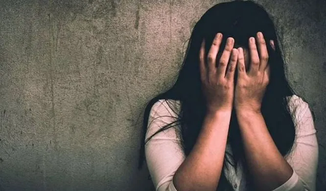 कांग्रेस नेता की शर्मनाक करतूत, एयर होस्टेस के घर में घुसकर पहले मारपीट फिर किया दुष्कर्म