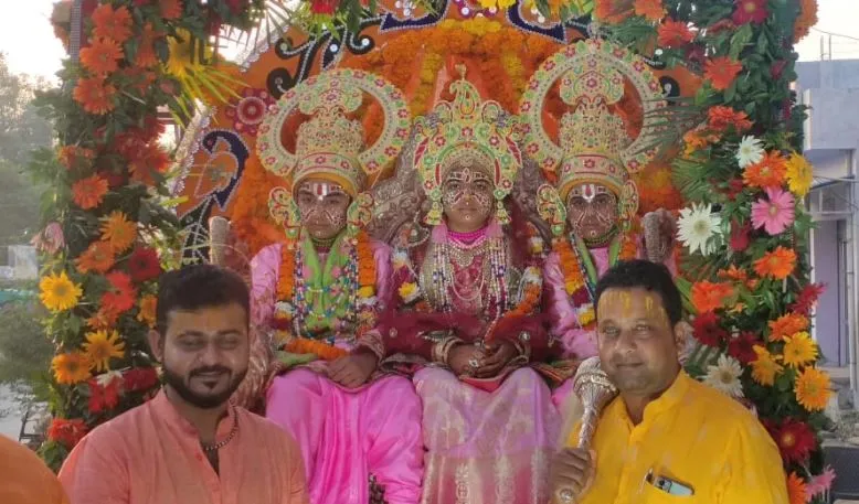 मथुरा: कोसीकलां नगर भ्रमण करती श्रीराम, लक्ष्मण, सीता की झांकी