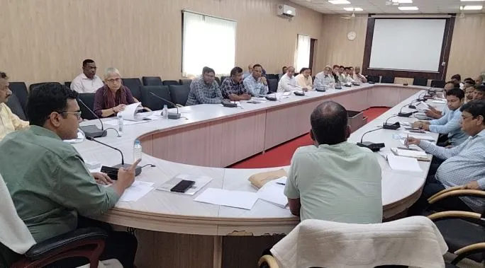 मथुरा: गुणवत्ता और समय के साथ पूरे हो विकास कार्य- जिलाधिकारी