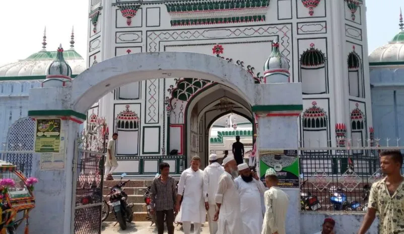 पीलीभीत: आत्मदाह की चेतावनी पर अलर्ट, 12वीं शरीफ जुलूस का मुद्दा गरमाया