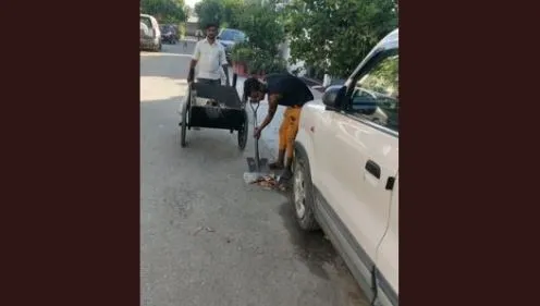 बरेली: प्रधानपति ने छोड़ा साथ तो महानगर कॉलोनी वालों ने बनाई एसोसिएशन, उठने लगा कूड़ा