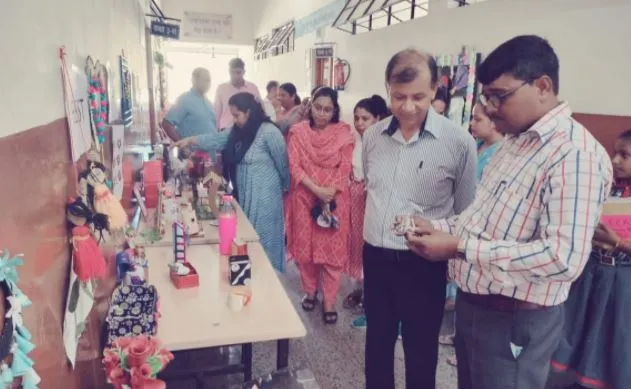 बरेली: केंद्रीय विद्यालय प्रथम, जाट रेजिमेंट सेंटर में ‘बेस्ट आउट ऑफ वेस्ट’ प्रदर्शनी