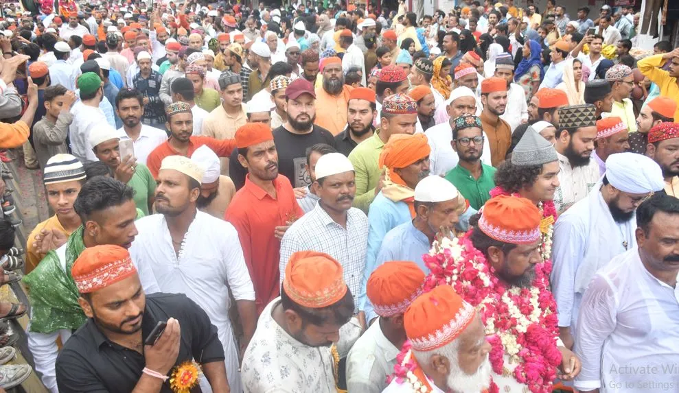 बरेली: रवाना हुआ साबरी झंडा, पेश की ‘कौमी एकता’ की मिसाल