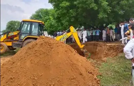 दो साल की बच्ची 200 फुट गहरे बोरवेल में गिरी, सुरक्षित निकालने के प्रयास जारी