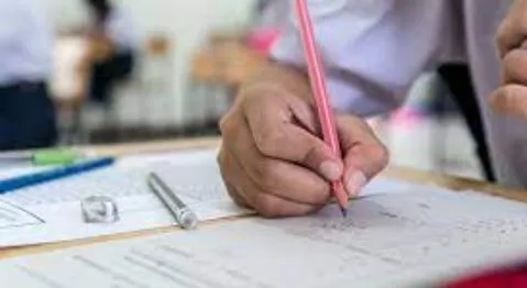 बरेली: बिन गुरु के भविष्य बनाने को विवश स्कूलों के विद्यार्थी