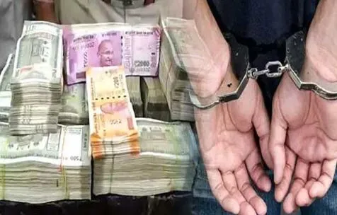 जाली नोट छापने के आरोप में एक व्यक्ति गिरफ्तार, सात लाख नकली रुपये जब्त