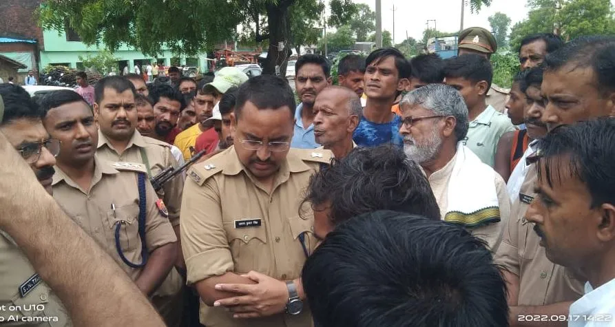 लखीमपुर-खीरी: मांगे पूरी होने का आश्वासन मिलने पर शव का किया अंतिम संस्कार, जानें पूरा मामला