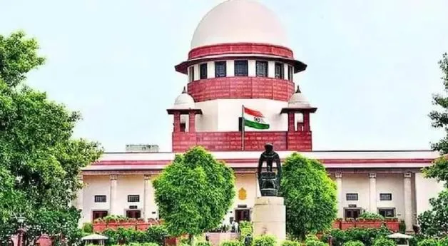 सुप्रीम कोर्ट ने आईपीएस अधिकारी वर्मा को बर्खास्त करने के फैसले पर लगाई रोक