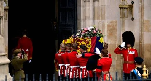 महारानी एलिज़ाबेथ द्वितीय का हुआ अंतिम संस्कार, यूं दी गई आखिरी विदाई