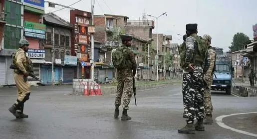 जम्मू-कश्मीर: कुलगाम में पाकिस्तानी आतंकी ढेर, एक जवान समेत 3 जख्मी