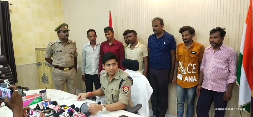 सीतापुर: सवा करोड़ कीमत वाली चंदन की लकड़ी बरामद, नौ तस्कर गिरफ्तार