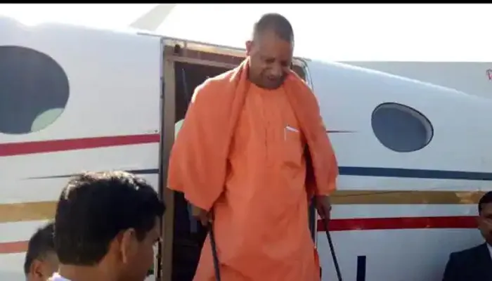 अलीगढ़ः सीएम योगी के दौरे को लेकर डीएम ने किया निरीक्षण, दिए निर्देश