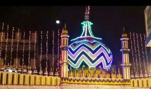 बरेली: दरगाह-ए-आला-हजरत पर रूहानी अंदाज में अदा की गई गुस्ल शरीफ की रस्म, अजमेर शरीफ से आया संदल और चादर की गई पेश