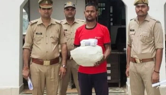 अयोध्या: फर्जी हवलदार गिरफ्तार, सेना की वर्दी, टोपी, आईकार्ड समेत अन्य सामान बरामद