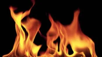 हल्द्वानी: गोदाम में आग से लाखों का डिस्पोजल सामान खाक