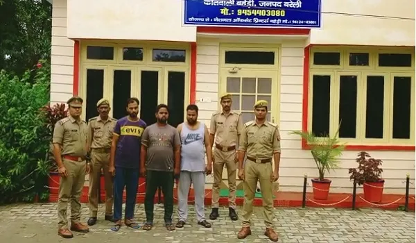 बरेली: गौवंशीय पशुओं की तस्करी करने वाले तीन अभियुक्त चढ़े पुलिस के हत्थे, एक फरार